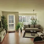 Charming In A Cozy In Apartment *